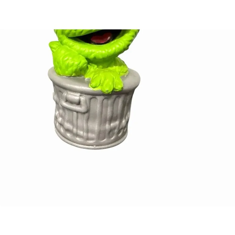 Hasbro Sesame Street Oscar The Grouch Cake Topper Toy 3